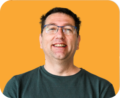 Portretfoto van Marco, lid van de activiteitencommissie.