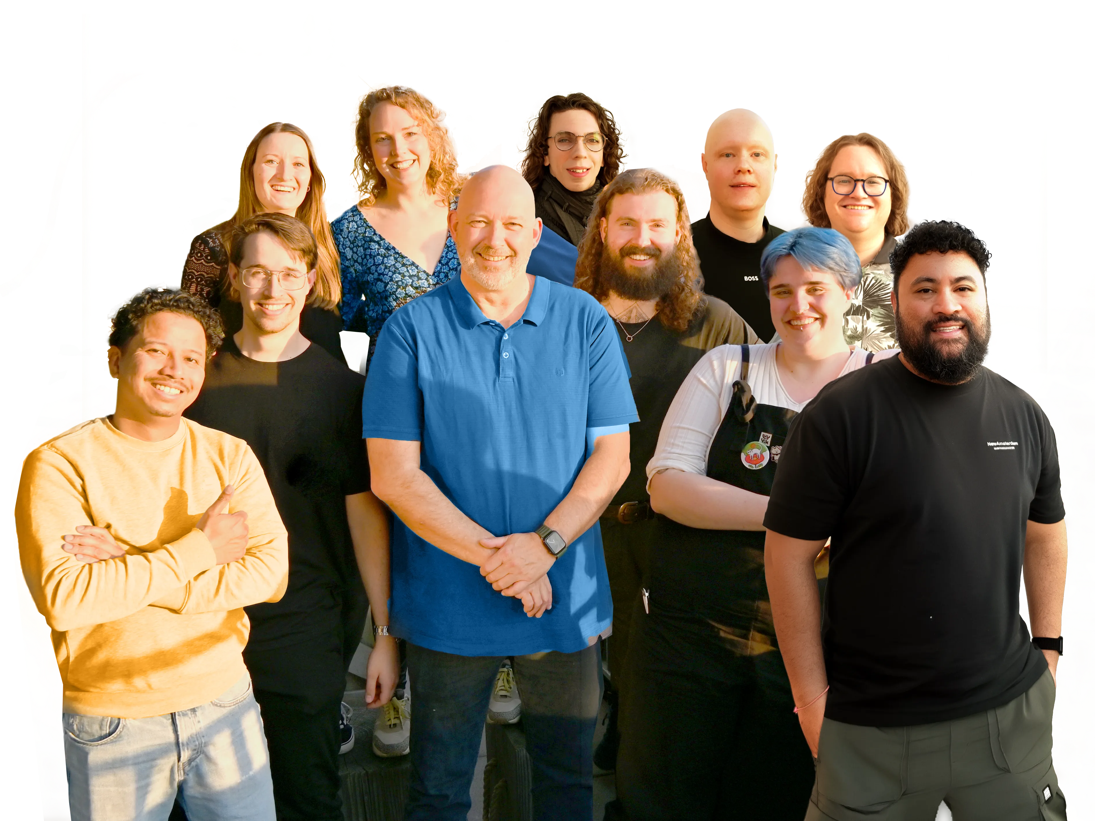 Groepsfoto van het Spectrum-team samen voor het gebouw.